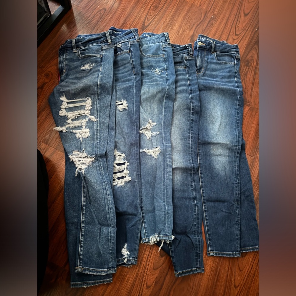 5 pairs of 6short American eagle jeans